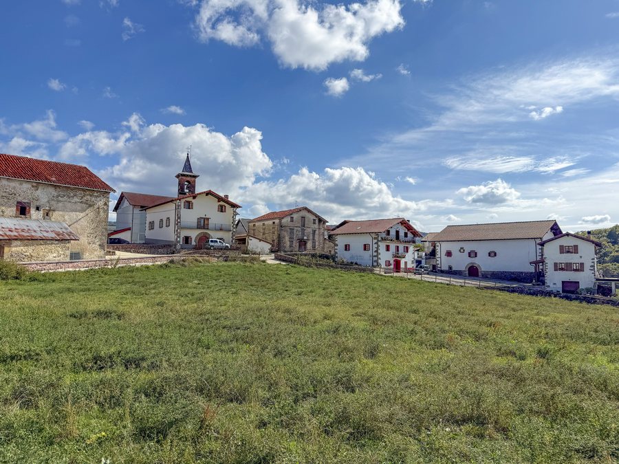 File:Village of Bizkarreta-Gerendiain, Navarre, Spain 2.jpg