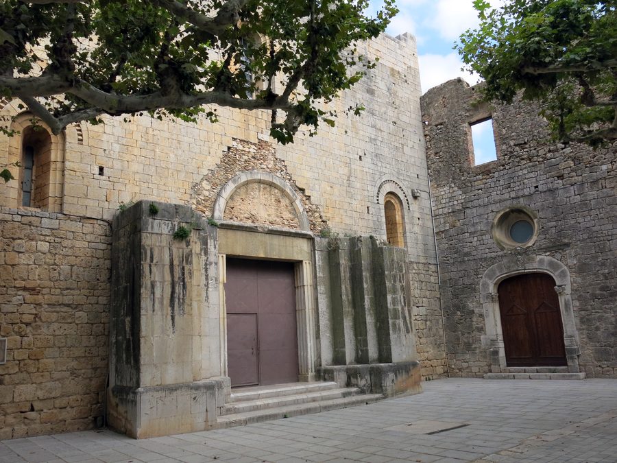 Santa Maria de Vilabertran with the church and the chapel of Sant Ferriol