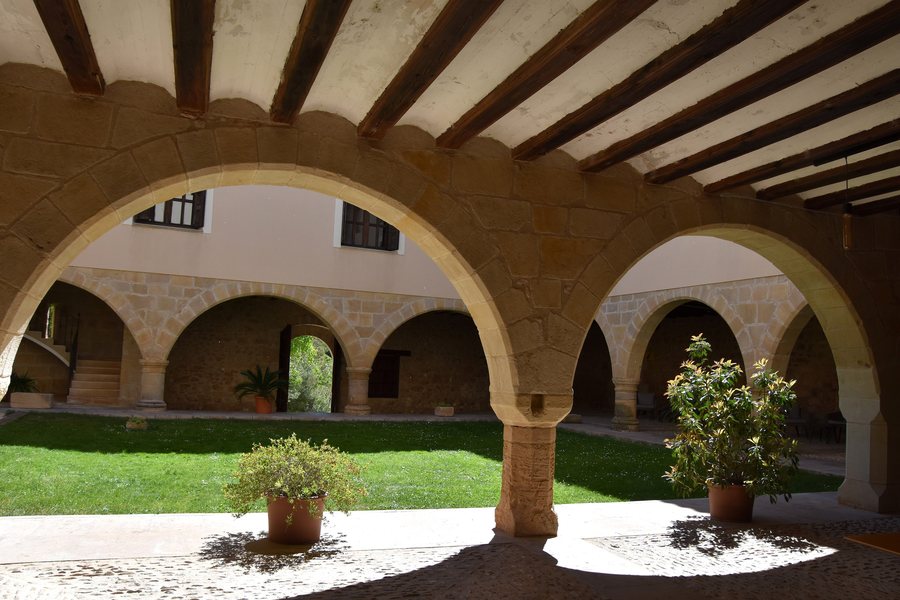 File:Santuari de la Mare de Déu de la Font - Peñarroya de Tastavins.jpg