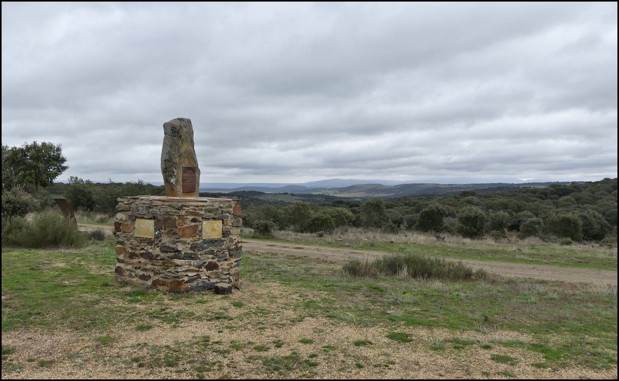 File:Moniloto de El Bodón.jpg