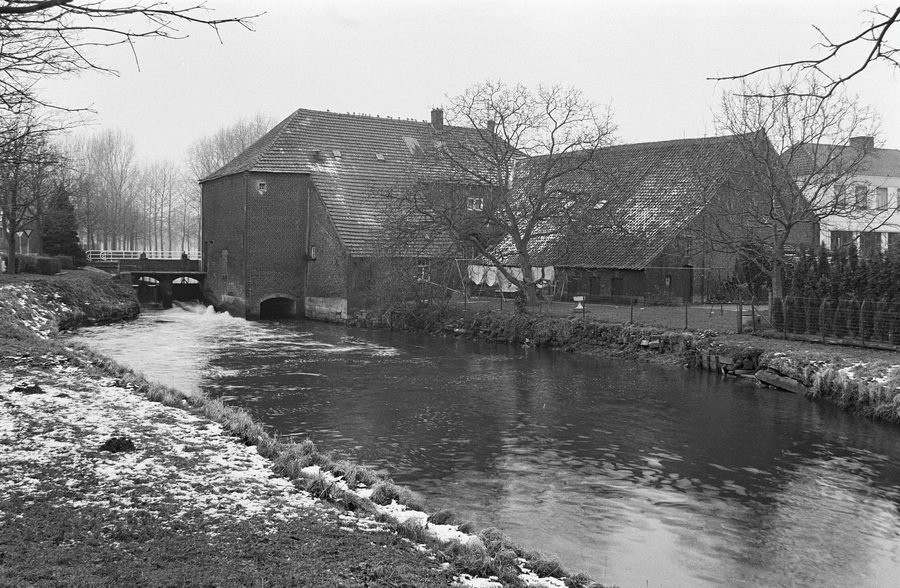 Grathemermolen with rear and side elevation and shed in Grathem