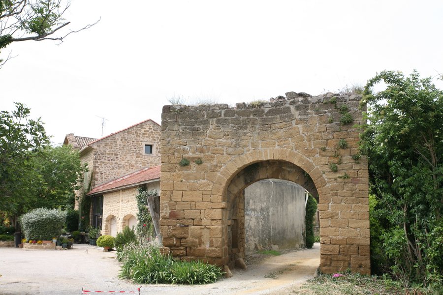 File:Entrée de l'ancien Travaillan by JM Rosier.JPG