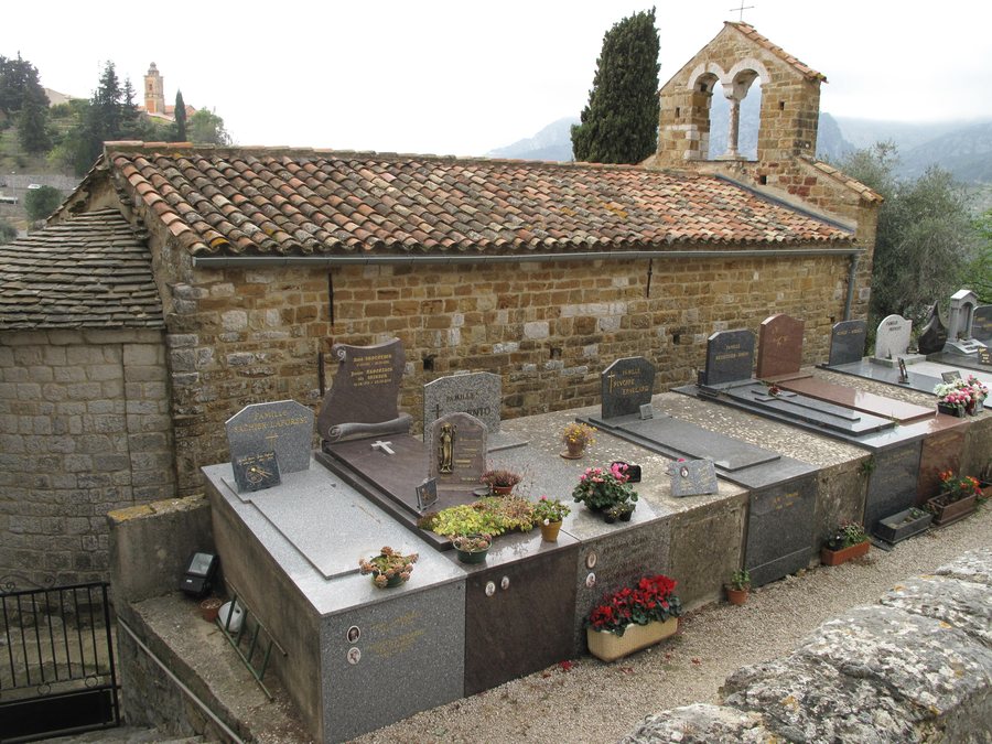 File:Castellar - Cimetière et chapelle saint sébastien.jpg