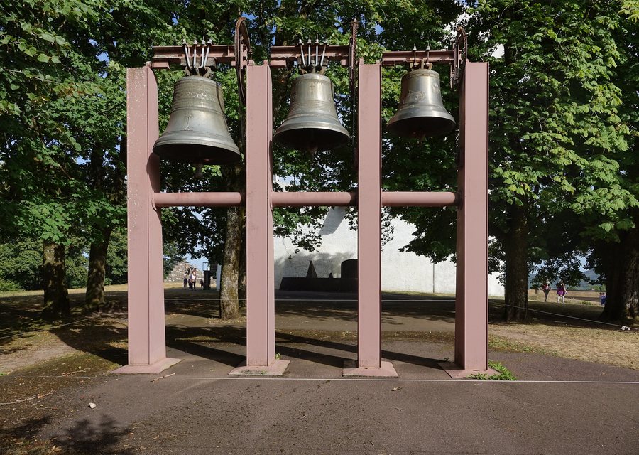 File:Campanile (Ronchamp).jpg
