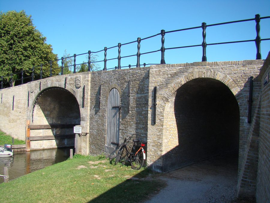 Historic bridge and monumental building at the Lemsterwaterpoort in Sloten, Friesland