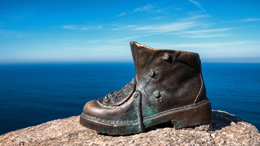 File:Cabo de Fisterra - Bota -BT- 01.jpg