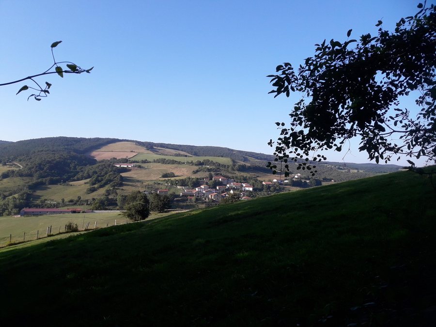 File:Oskotz des de prop de Zarrantz 20180802 195139.jpg