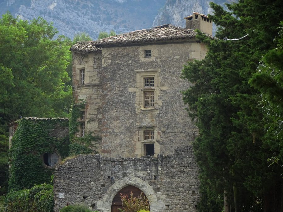 File:Donjon de Lastic, Saou, Drôme, France 02.jpg