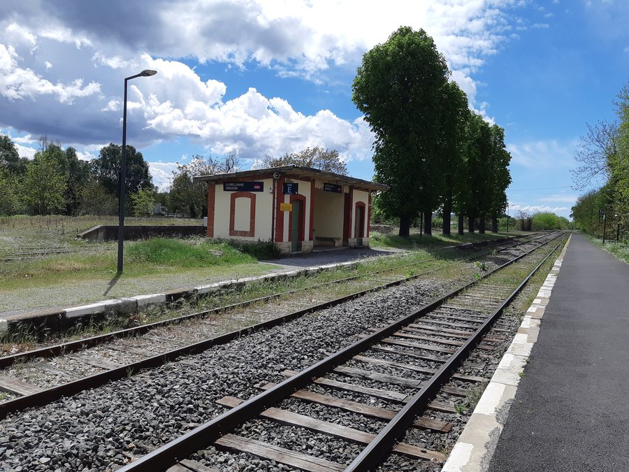 File:Bahnhof La Brillanne-Oraison, Gleis 2.jpg