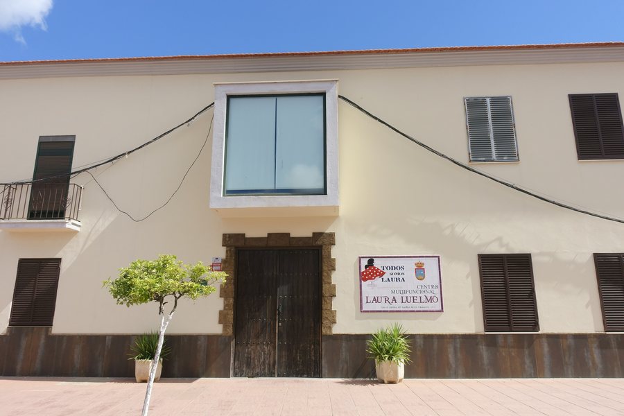 File:El Campillo, Centro multifuncional Laura Luelmo 01.jpg