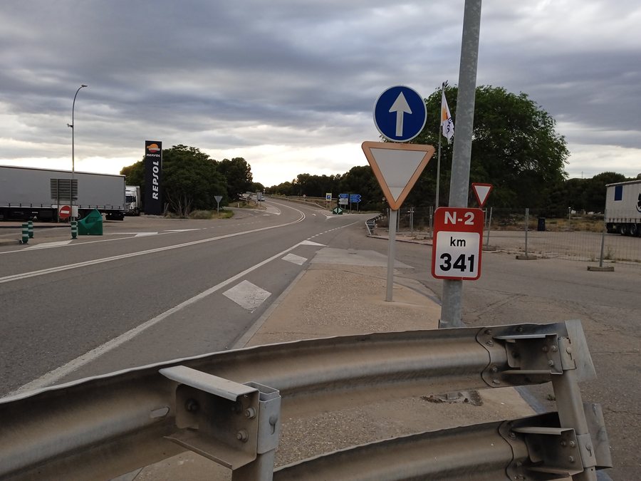 File:N-2 km 341 en Alfajarín.jpg