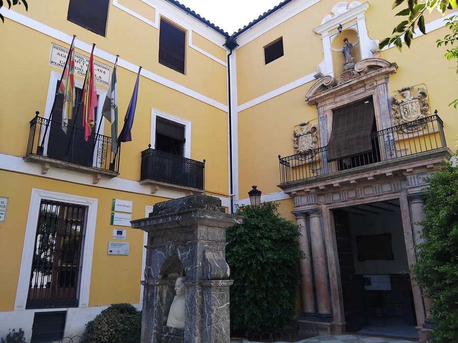 File:Instituto Aguilar y Eslava, Cabra.jpg