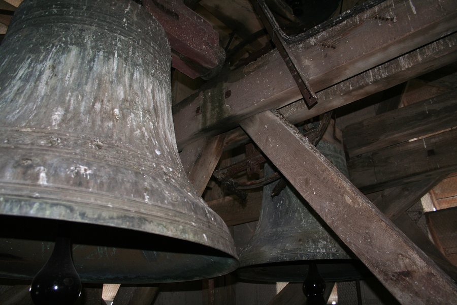 File:Cloches de l'église de Chemellier.JPG