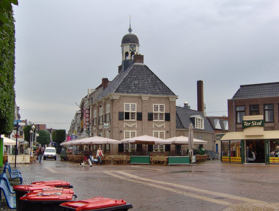 Koornmarkt im Zentrum von Almelo in der niederländischen Provinz Overijssel