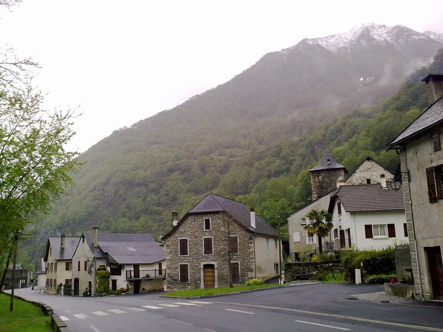 File:Cette-Eygun de puis la route vers la France.jpg