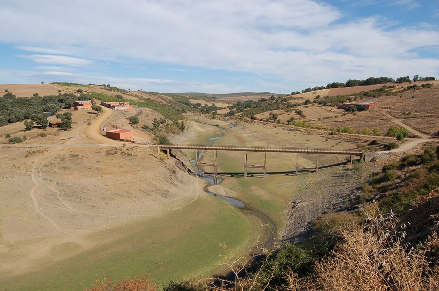 File:Arroyo Valdeladrón desde Losacino.jpg
