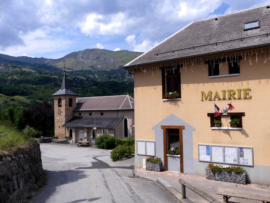 File:Mairie et église de Saint-Pancrace en Savoie (juillet 2026).JPG