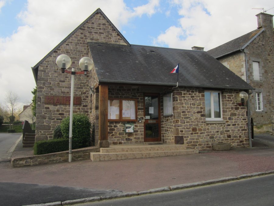File:La Lande d'Airou - Mairie.JPG