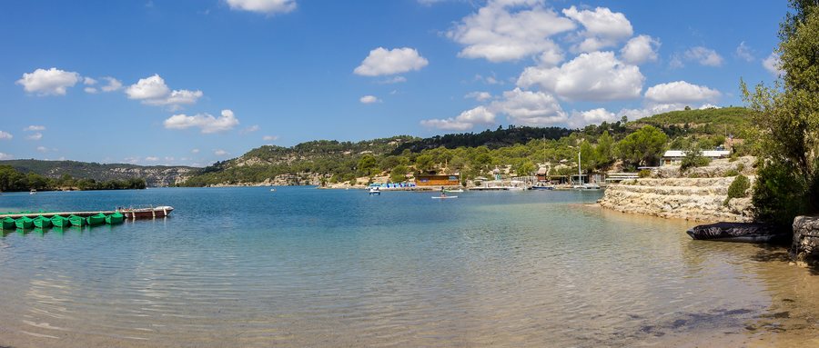 File:Lac d'Esparron, Esparron-de-Verdon-.jpg