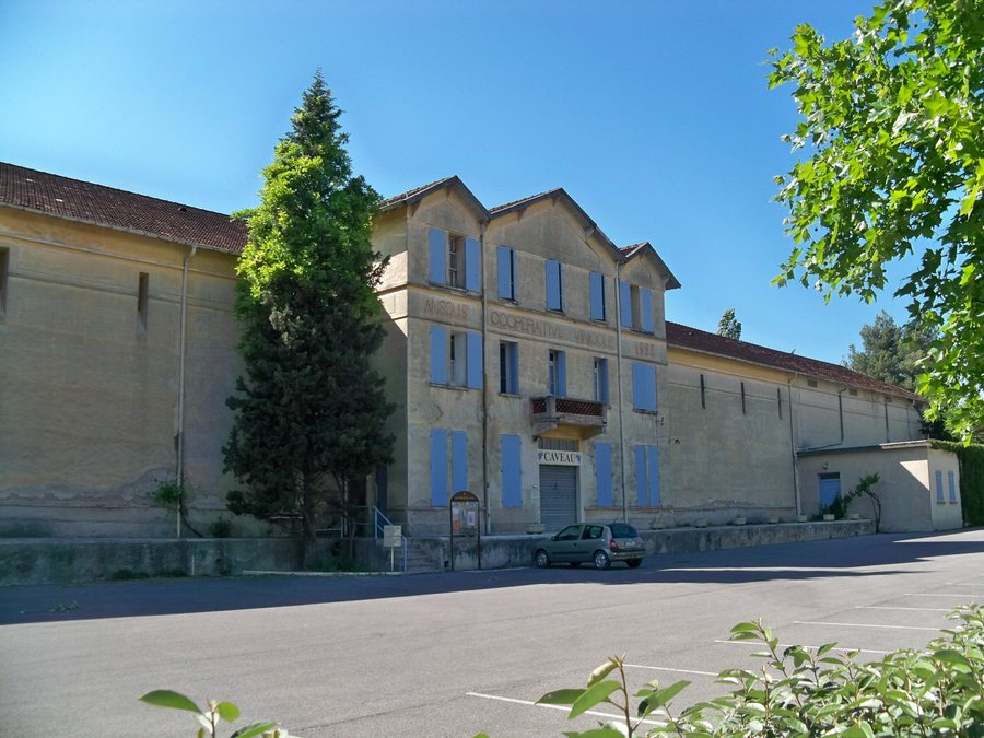 File:Ansouis - cave coopérative.jpg