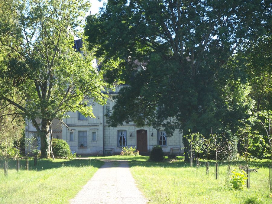 File:Château de Monthoiron 1.JPG