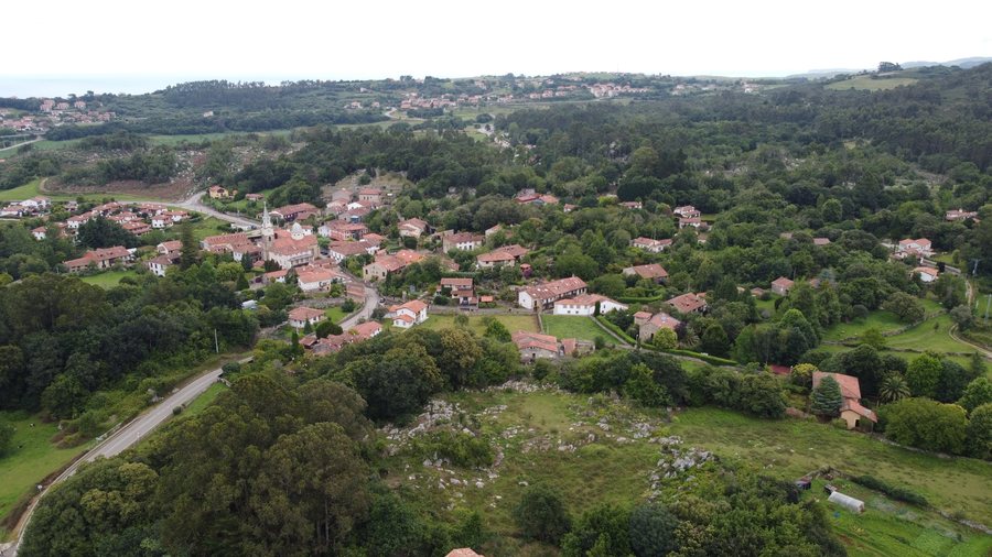 File:La Iglesia, Ruiloba.jpg