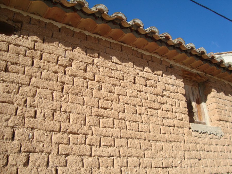 File:Piñel de Arriba, casas 01.jpg