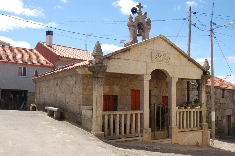 File:Virxe da Fecha Requiás.jpg