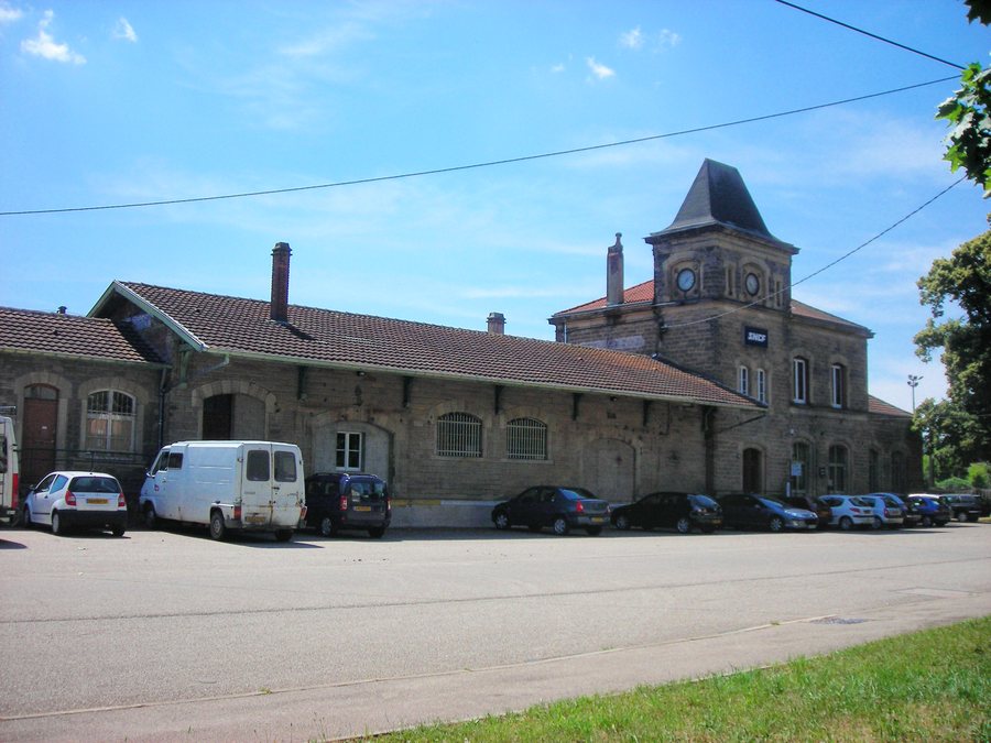 File:Gare creutzwald.JPG