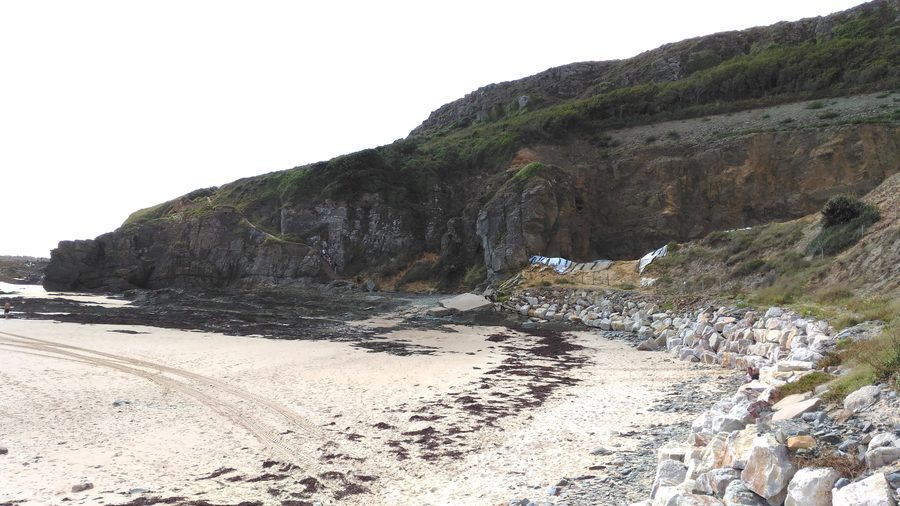 Strand von Le Rozel mit Küstenlinie und angrenzender Landschaft