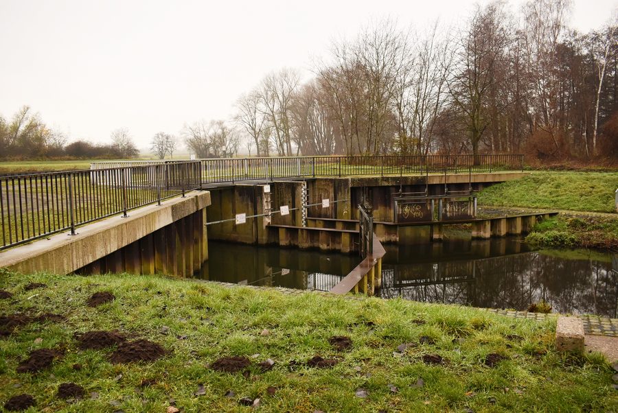 Entrance to the Fuhse culvert on the north bank of the Mittelland Canal near Peine