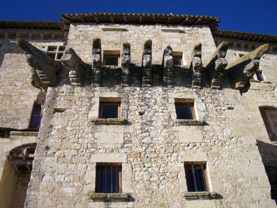 File:Architectural element of Château de Lavardens, Gers, France.JPG