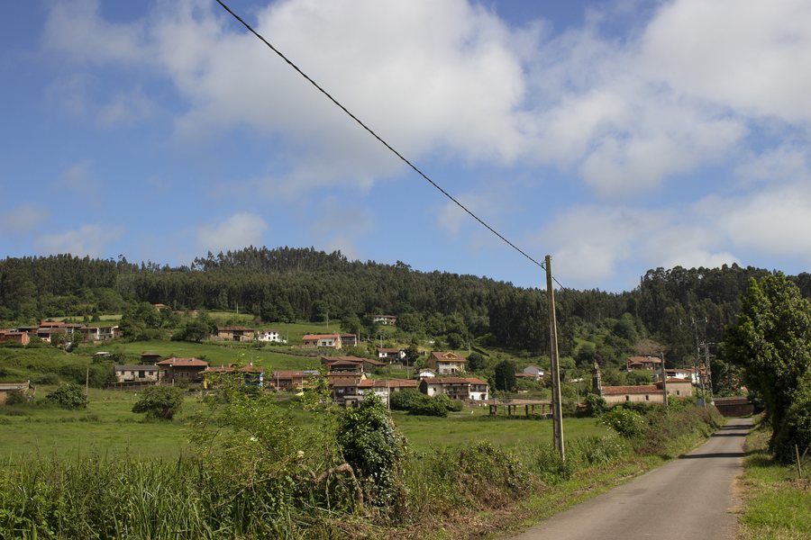 File:Sales (Colunga, Asturias).jpg