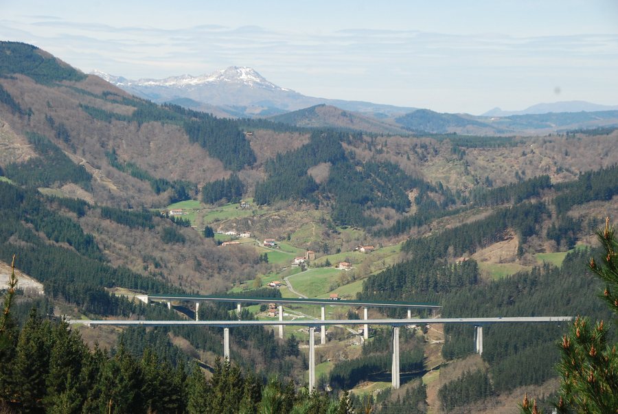 File:Aitzorrotz Eskoriatza 03.jpg