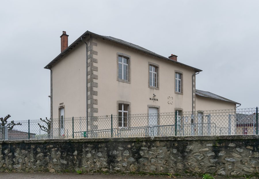 File:Town hall of Moissannes (4).jpg