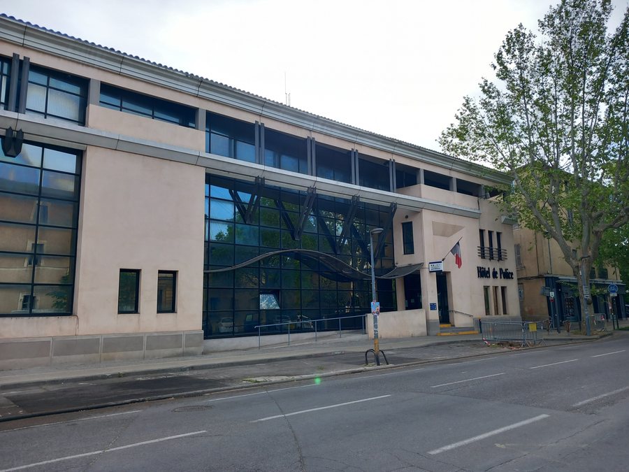 File:Commissariat de police de Carpentras (79733).jpg