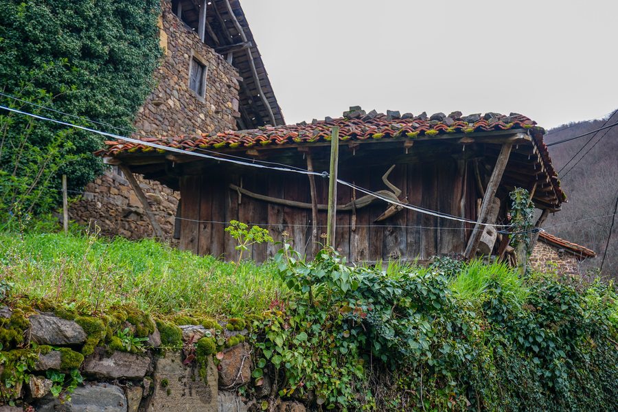File:Hórreo de Somaniezo (2).jpg