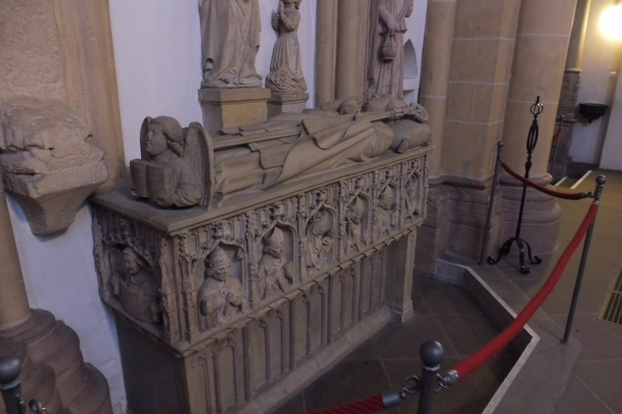 Rothodenkmal in Paderborn Cathedral