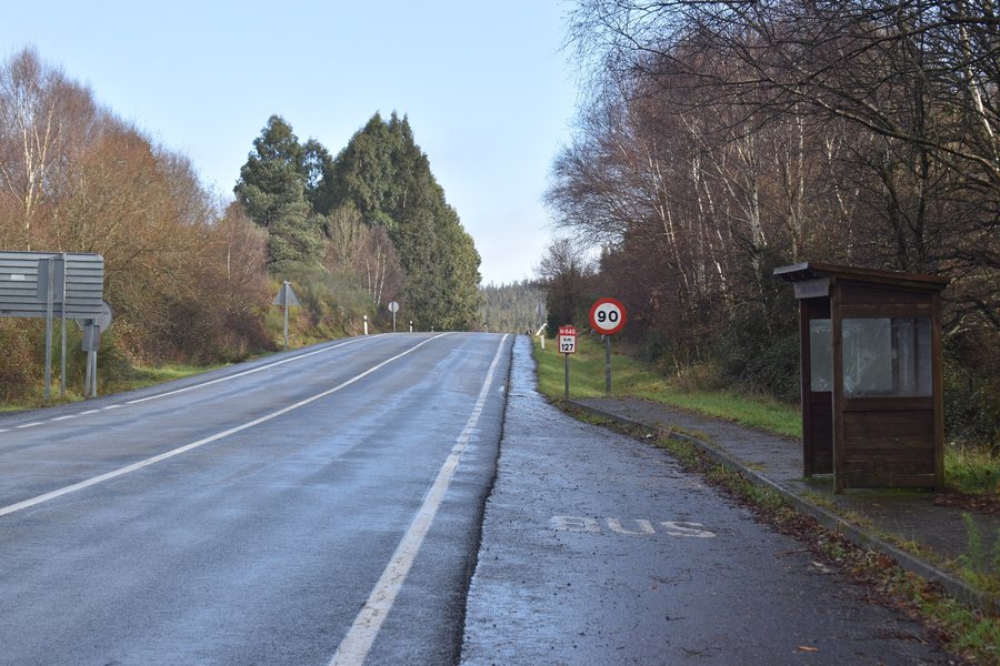File:Estrada N-640 km 127 en Novelúa, Monterroso.jpg