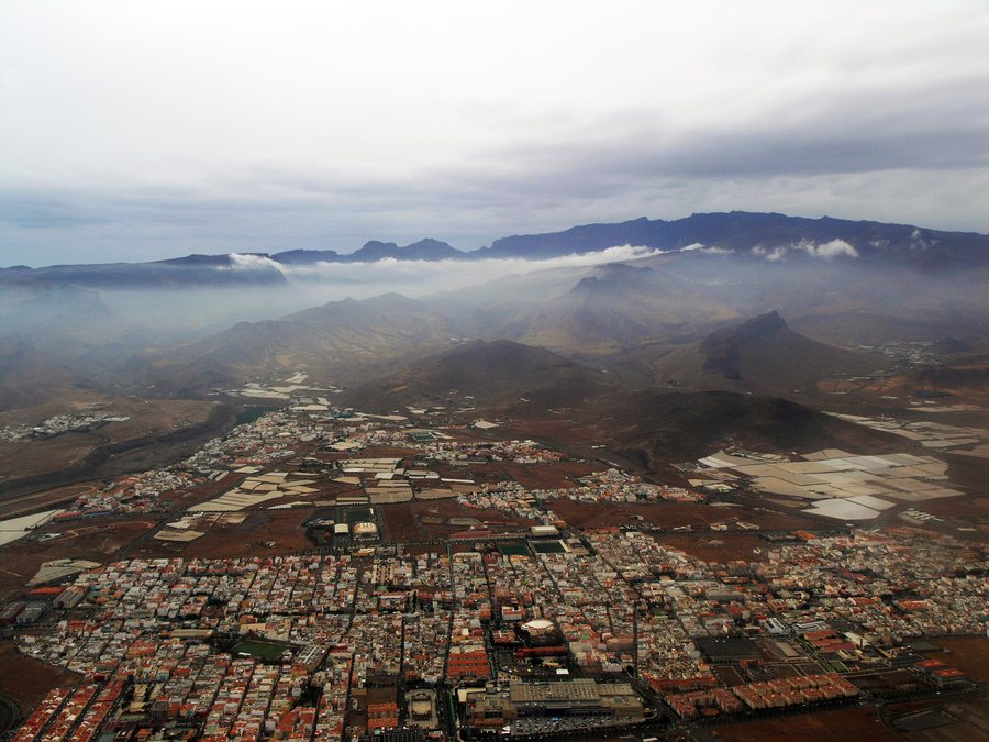 File:Vecindario y Caldera de Tirajana - panoramio.jpg