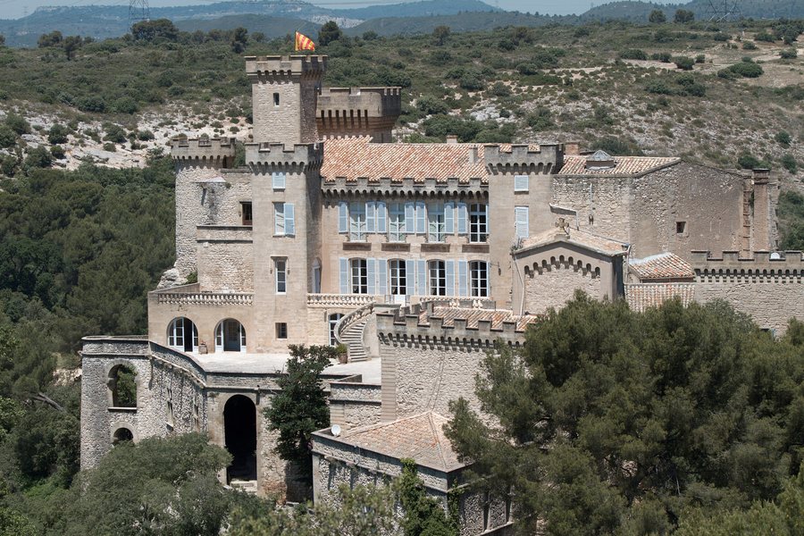 File:Chateau de la Barben 20100605.jpg