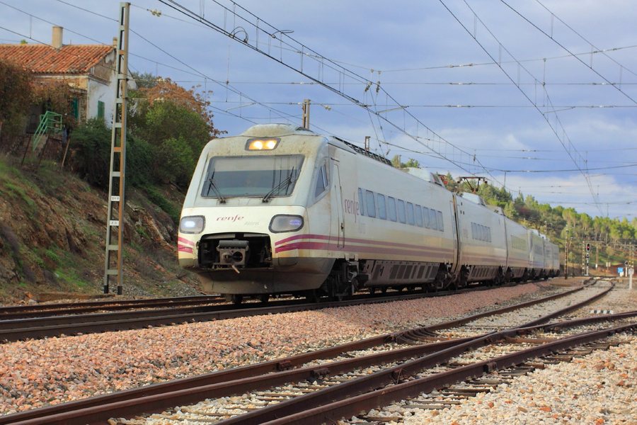 File:490 Renfe - Venta de Cardenas - 2012-11-10 - Andres Gomez.jpg