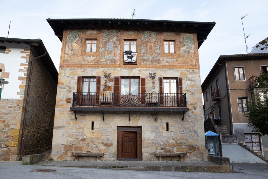 File:Larrabetzu IkazaJauregia-001.jpg