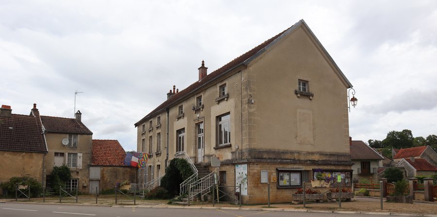File:Bure-les-Templiers (21) Mairie-école.jpg