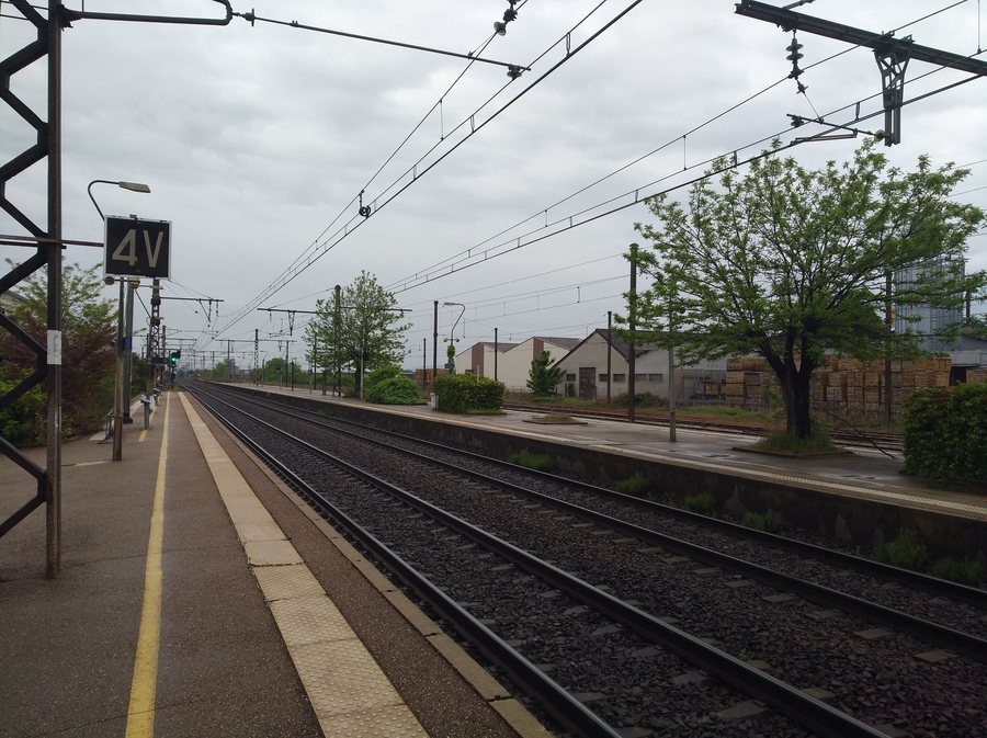 File:Gare de Belleville-sur-Saône sous la pluie 1 (mai 2019).jpg