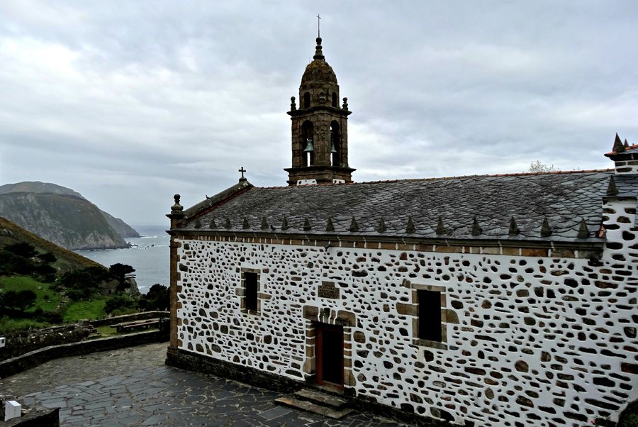 File:Iglesia de San Andrés de Teixido - panoramio.jpg