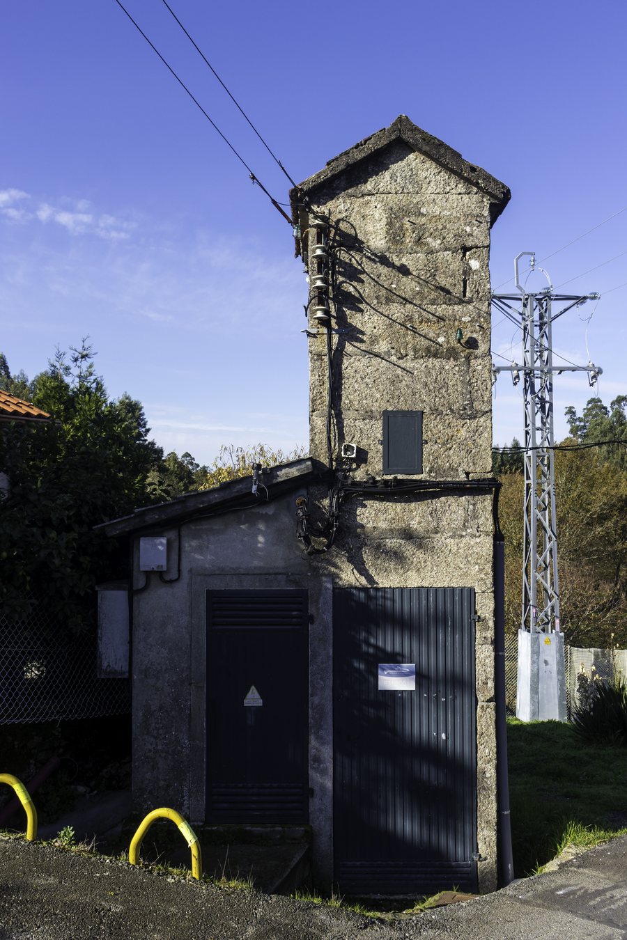 File:Transformador EMC001 en Ponte Borela, Cerdedo-Cotobade.jpg