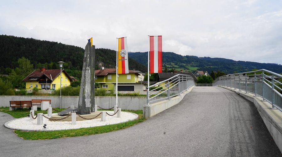 Cycle path in Lavamünd by the monument to the defenders in the First and Second World Wars