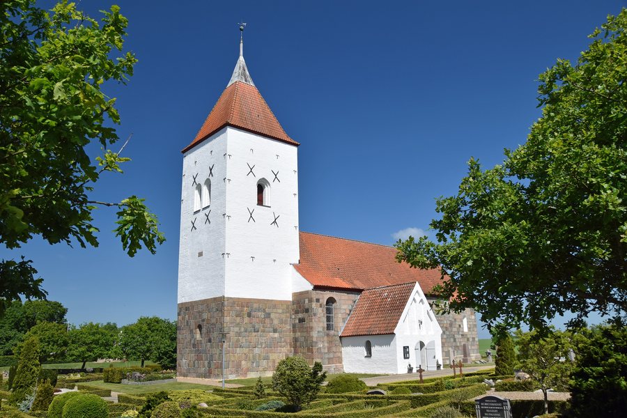 File:Sahl Kirke (Holstebro Kommune).jpg