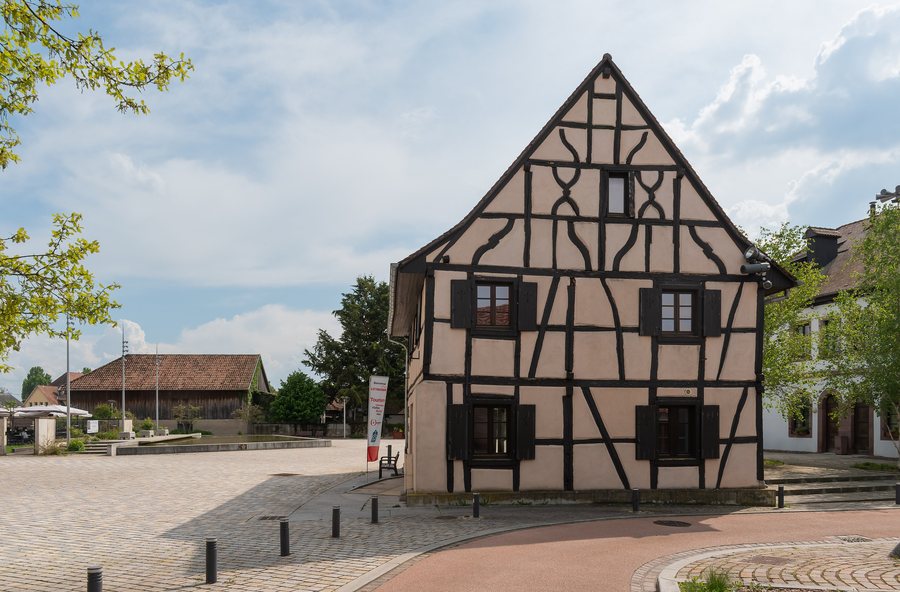 File:Tourist information centre in Ottmarsheim (3).jpg